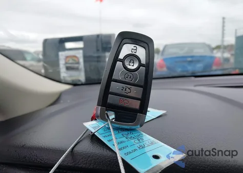 2019 Ford Fusion Energi Titanium z USA, uszkodzony, nr VIN 3FA6P0SU5KR218031